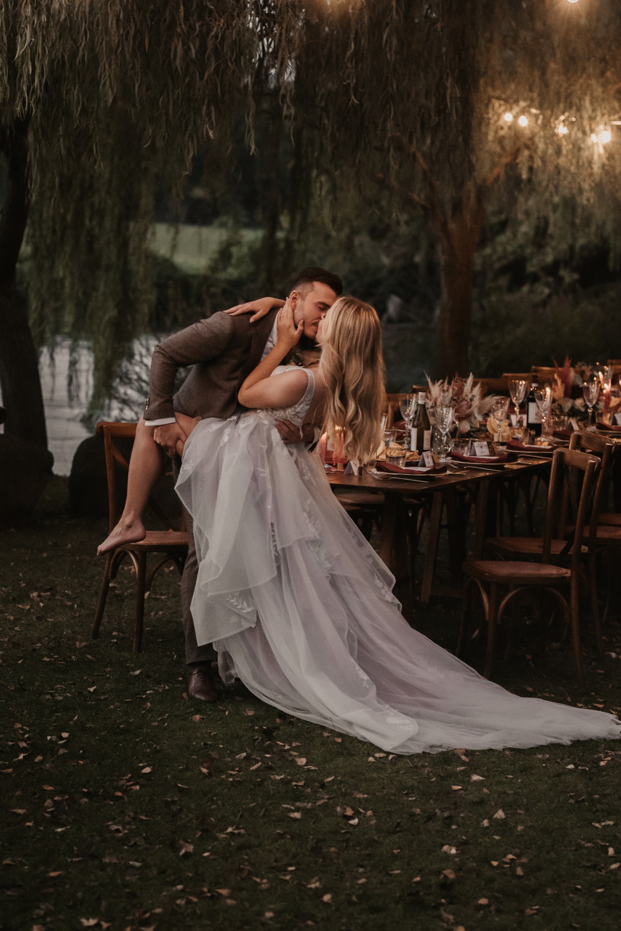 Ines & Felix – Abenddinner-Kuss